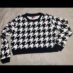 Black & White Houndstooth Crop Sweatshirt